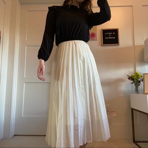 Midi Pleated Off White Skirt